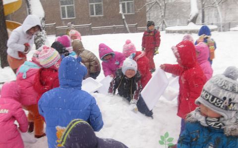 冬季孩子玩雪要注意什么