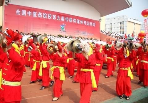 喜迎奥运 中医学子展传统体育风采