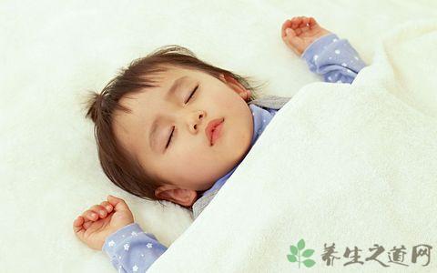 婴幼儿每日补水量及补水食谱