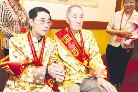 陆广莘（左）与任继学