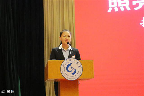 “两地三天三校三场”“时代楷模”赵志全同志先进事迹报告会进校园