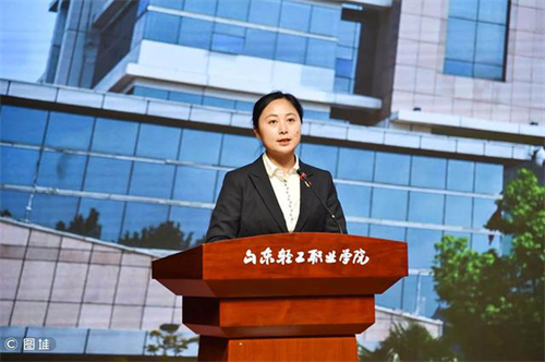 “两地三天三校三场”“时代楷模”赵志全同志先进事迹报告会进校园